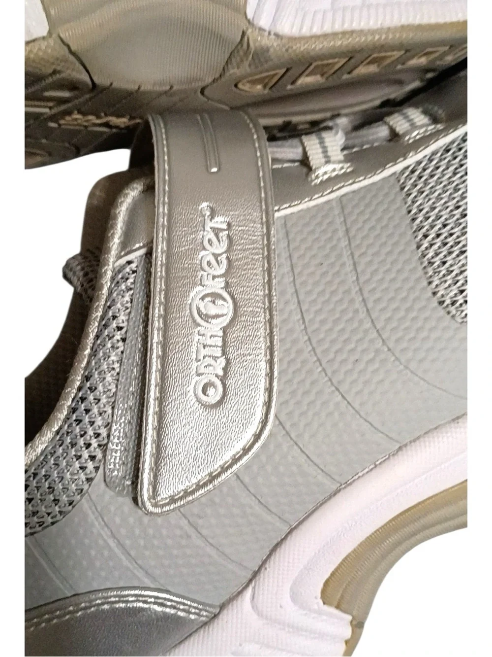 EUC Orthofeet Joelle Women's Orthopedic Silver Sneakers Sz 9.5B